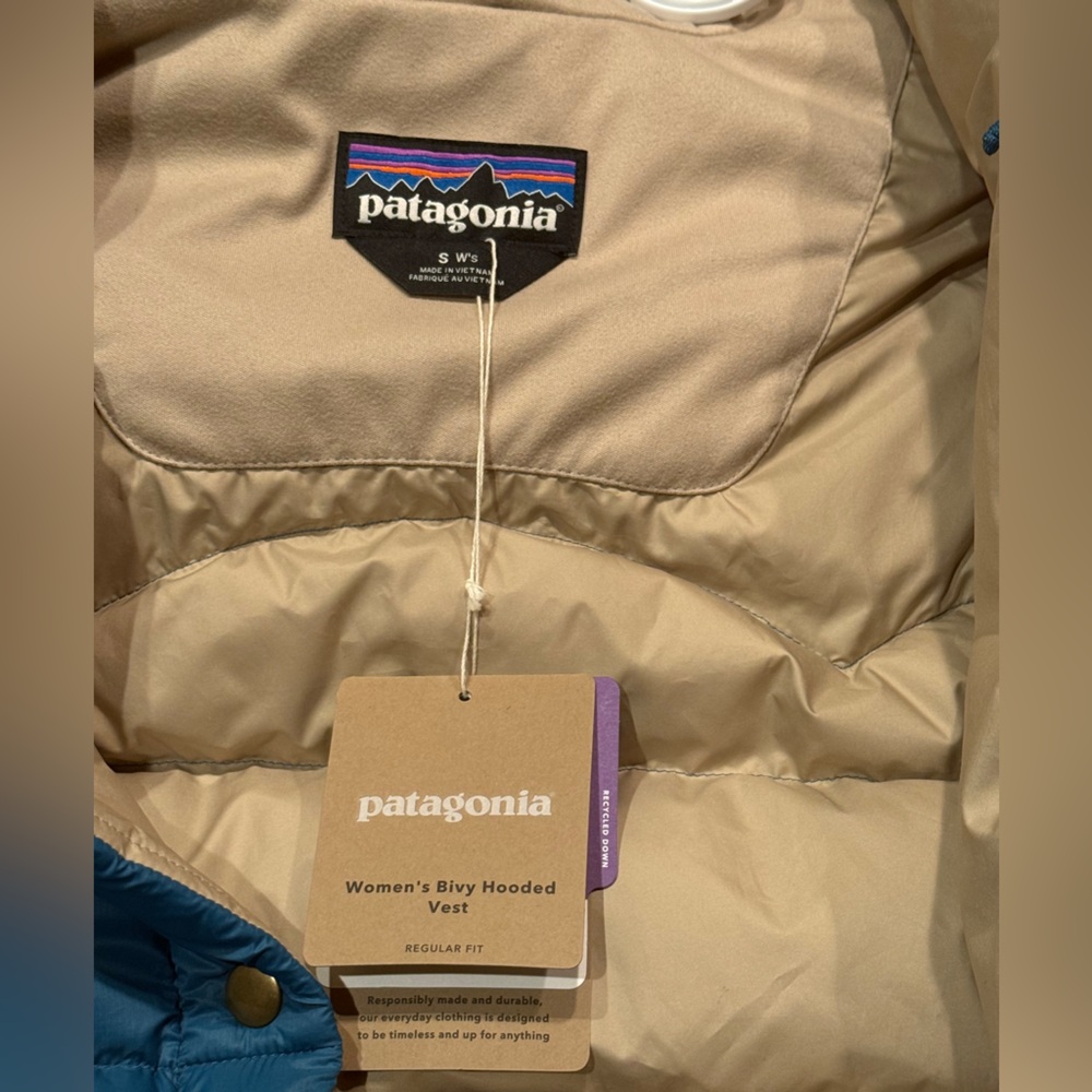 Patagonia NWT Women's Bivy Hooded Vest Blue and Tan Hooded Puffer Vest - Picture 9 of 10